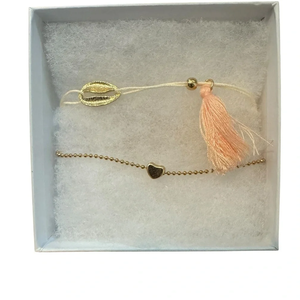 5/$25 Gold and Cream Bracelet Set In box